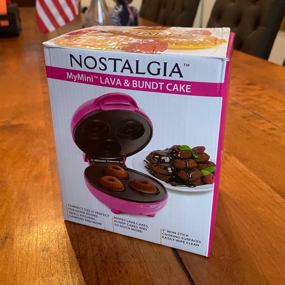 Nostalgia Mini Lava & Bundt Cake Press